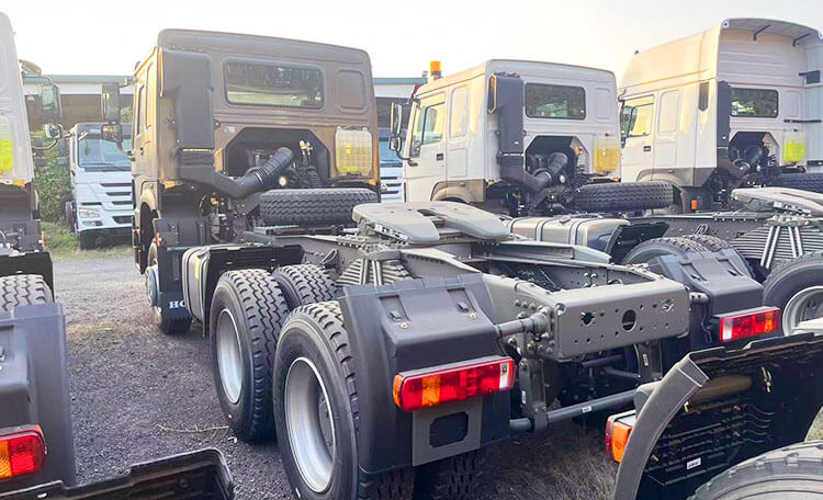 Cnhtc Sinotruk Howo 6x4 Tractor Truck 400hp for Sale in Angola